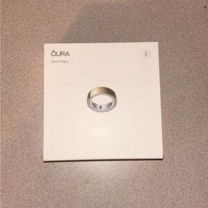 Oura Ring 4 in gold